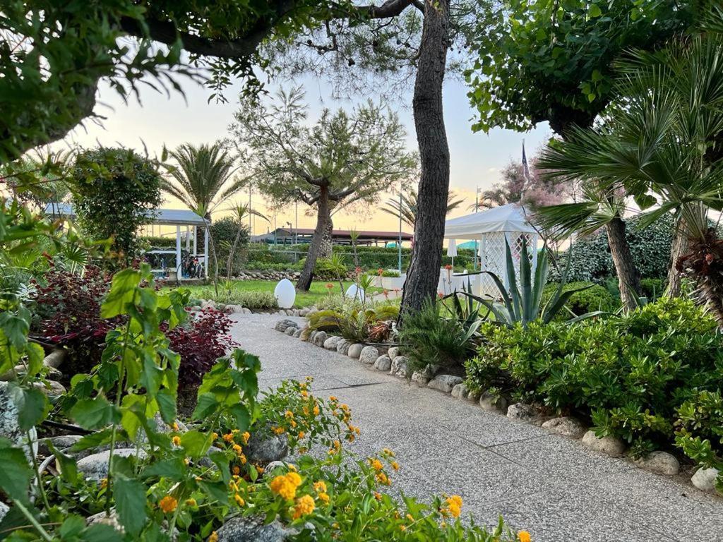 Hotel Parco Delle Rose ซิลวี มารีน่า ภายนอก รูปภาพ