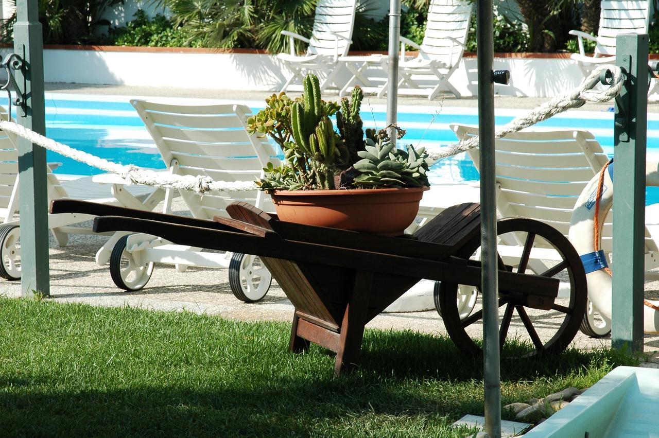Hotel Parco Delle Rose ซิลวี มารีน่า ภายนอก รูปภาพ